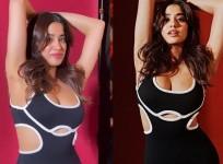 Janhvi Kapoor photoshoot love bite