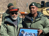 PM Modi with Army Major Amit at Kargil