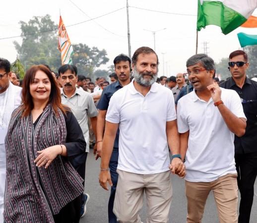 Bollywood actress-filmmaker Pooja Bhatt briefly joined the Congress party's Bharat Jodo Yatra, in Telangana on Wednesday, November 02, 2022. (Photo:Twitter) Bharat Jodo Yatra Pooja Bhatt