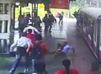 An alert RPF constable Akshay Soye helped save a woman and her toddler from falling under a local train