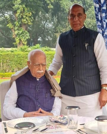 New Delhi: Union Defence Minister Rajnath Singh with BJP veteran leader Lal Krishna Advani on his birthday, in New Delhi on Tuesday, November 08, 2022.