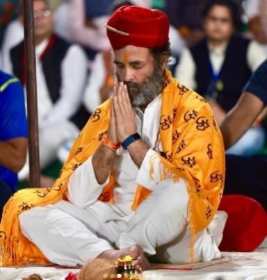 Bharat Jodo Yatra: Rahul prays at Omkareshwar temple in MP. Bharat Jodo Yatra: Rahul prays at Omkareshwar temple in MP.