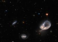 Hubble captures unusual galaxy merger in ancient universe