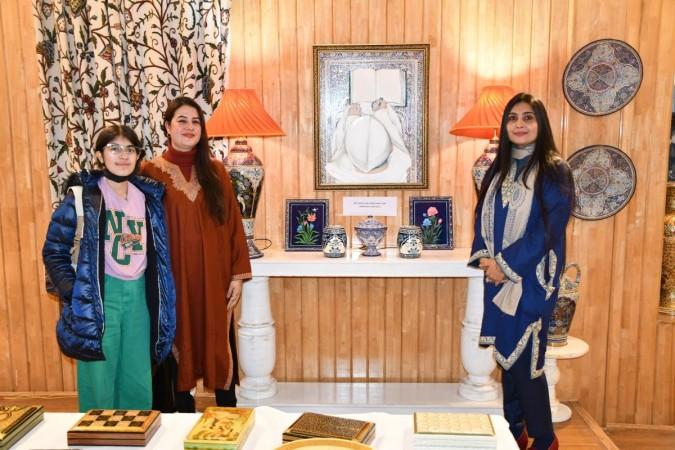 Kashmir like you've never seen before; artist Deepa Soni puts J&K into beautiful perspective Kashmir like you've never seen before; artist Deepa Soni puts J&K into beautiful perspective