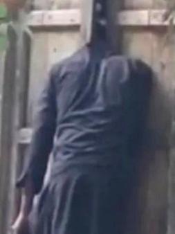 Thief dies after being stuck in doorway. Thief dies after being stuck in doorway.