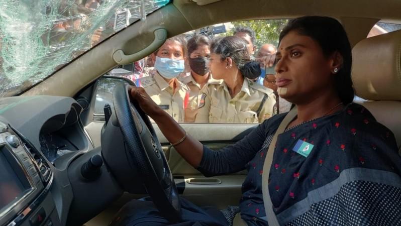 Sharmila detained on way to T'gana CM's residence for protest Sharmila detained on way to T'gana CM's residence for protest