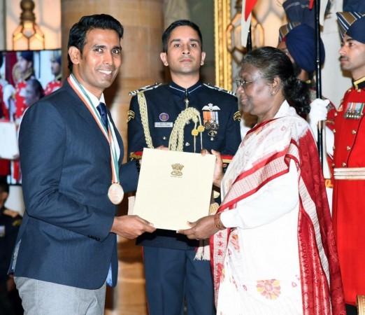 President Droupadi Murmu confers Major Dhyan Chand Khel Ratan Awards 2022 to Sharath Kamal Achanta for Table Tennis, at Rashtrapati Bhavan in New Delhi on Wednesday, November 30, 2022. President Droupadi Murmu confers Major Dhyan Chand Khel Ratan Awards 2022 to Sharath Kamal Achanta