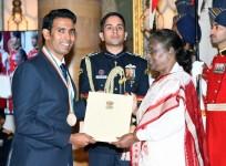 President Droupadi Murmu confers Major Dhyan Chand Khel Ratan Awards 2022 to Sharath Kamal Achanta