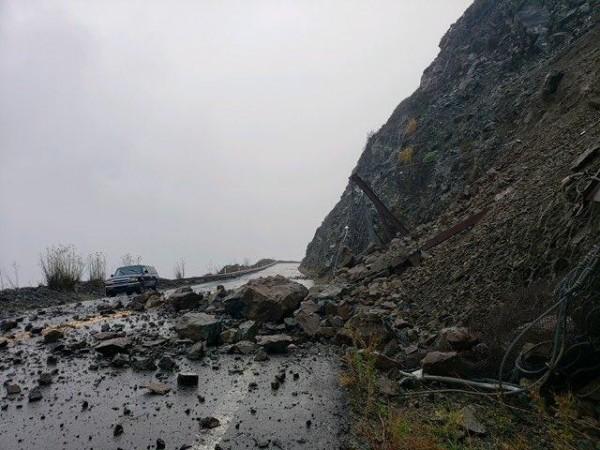 Highway in California closed due to rockslides Highway in California closed due to rockslides