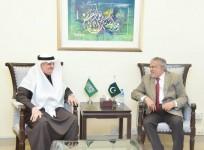 Pakistan seeks emergency $3bn Saudi cash injection