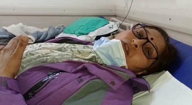 Neighbors thrashed a lady doctor for opposing illegal construction in the society, thrashed, hospitalized. Neighbors thrashed a lady doctor for opposing illegal construction in the society, thrashed, hospitalized.