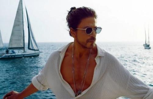 SRK looks uber cool in beachwear from 'Besharam Rang' track of 'Pathaan' SRK looks uber cool in beachwear from 'Besharam Rang' track of 'Pathaan'
