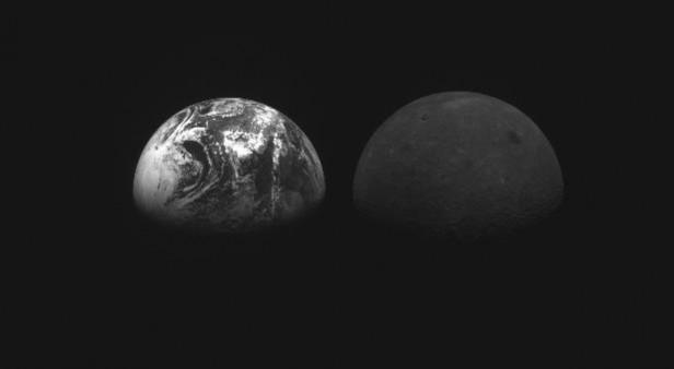 This photo of Earth (L) and the moon is taken by a camera onboard South Korean lunar orbiter Danuri on Nov. 28, 2022, and provided by the Ministry of Science and ICT This photo of Earth (L) and the moon is taken by a camera onboard South Korean lunar orbiter Danuri on Nov. 28, 2022, and provided by the Ministry of Science and ICT