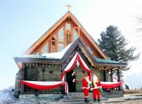 Local Muslims join Christmas celebrations in J&K's Srinagar