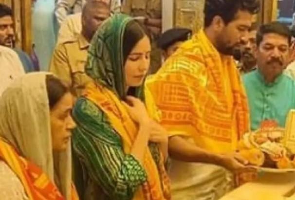 Katrina Kaif, Vicky Kaushal at Siddhivinayak Katrina Kaif, Vicky Kaushal at Siddhivinayak