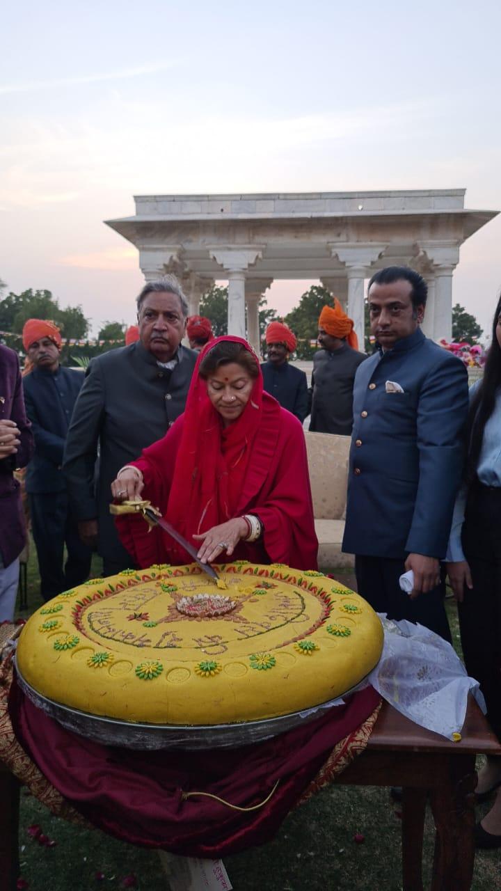 Maharaj Gaj Singh celebrates 75th birthday at Baradari of Umaid Bhawan Palace. A special 75-kg peda gifted by RANA President Prem Bhandari