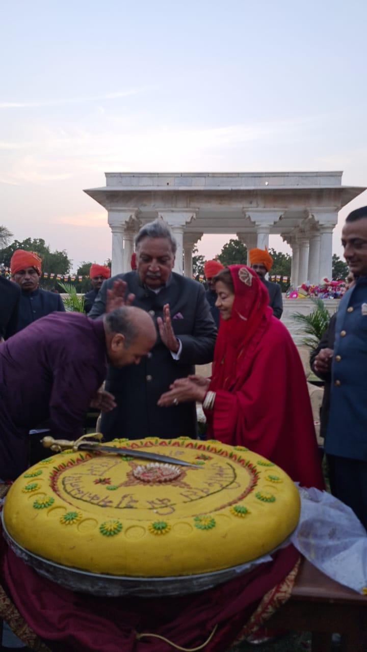 Maharaj Gaj Singh celebrates 75th birthday at Baradari of Umaid Bhawan Palace. A special 75-kg peda gifted by RANA President Prem Bhandari