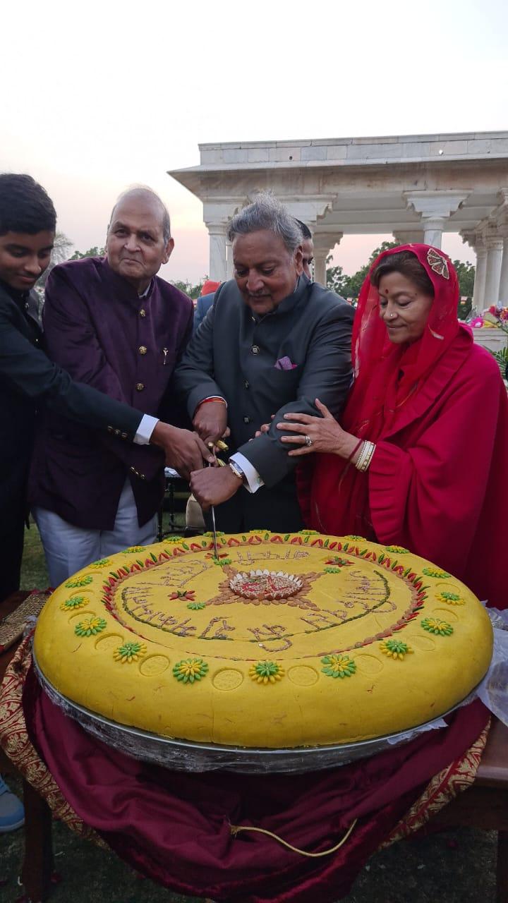 Maharaj Gaj Singh celebrates 75th birthday at Baradari of Umaid Bhawan Palace. A special 75-kg peda gifted by RANA President Prem Bhandari