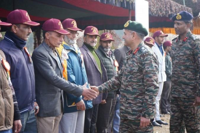 GOC-in-C Northern Command Lt General Upendra Dwivedi interacting with ex-servicemen at Rajouri on Saturday GOC-in-C Northern Command Lt General Upendra Dwivedi