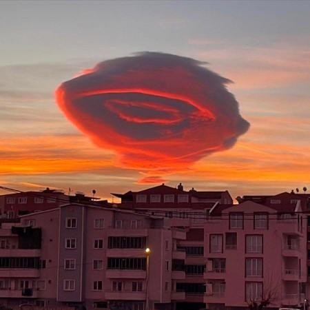 lenticular cloud