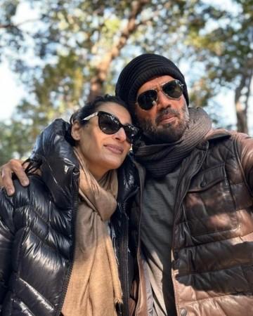 Suneil Shetty wihh wife