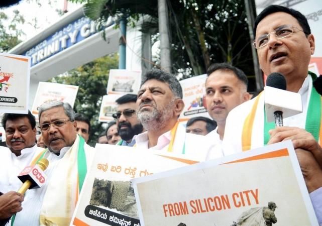 War over corruption in K'taka: Cong stages protest, BJP lodges complaint against Siddaramaiah War over corruption in K'taka: Cong stages protest, BJP lodges complaint against Siddaramaiah