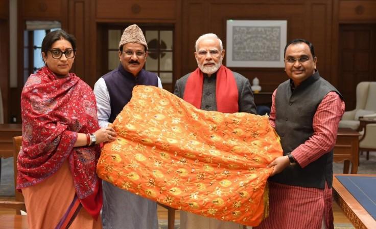 PM Modi's chadar presented at Ajmer Dargah during 811th Urs PM Modi's chadar presented at Ajmer Dargah during 811th Urs