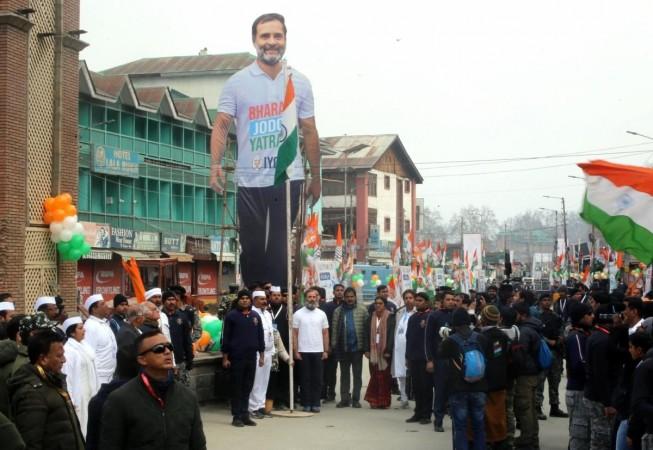 Rahul hoists Tricolour at Srinagar's Lal Chowk Rahul hoists Tricolour at Srinagar's Lal Chowk