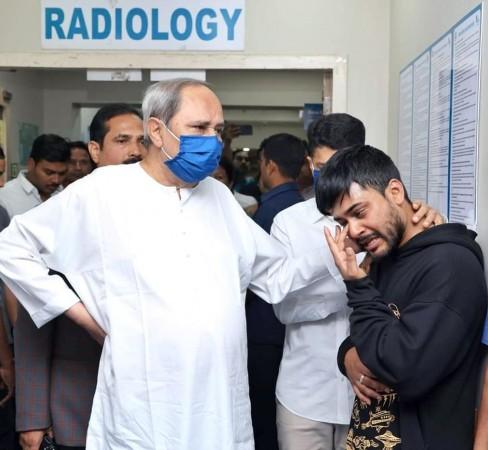Bhubaneswar: Odisha Chief Minister Naveen Patnaik at Apollo Hospital where the state Health Minister Naba Das is admitted after he was shot at by some unidentified miscreant near Brajarajnagar in Jharsuguda district, in Bhubaneswar on Sunday, Jan 29, 2023.(Photo:IANS/Twitter) Odisha Chief Minister Naveen Patnaik