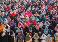 Chennai:Muslim women offer Eid al-Fitr prayers in Chennai on Tuesday May 3,2022