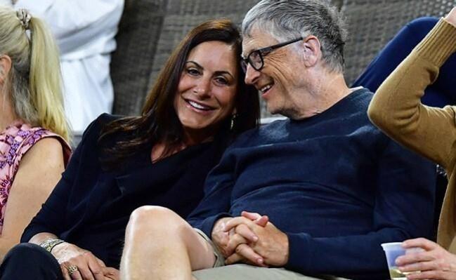 Bill Gates 'dating' Paula Hurd Bill Gates 'dating' Paula Hurd