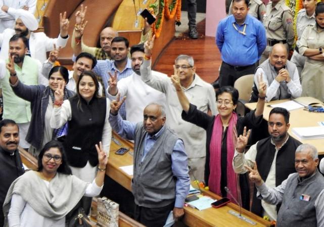 New Delhi: AAP MLAs including Atishi Marlena with party's mayoral candidate Shelly Oberoi show victory sign during the MCD Mayor elections, at Civic Centre in New Delhi on Wednesday, Feb. 22, 2023 New Delhi: AAP MLAs including Atishi Marlena with party's mayoral candidate Shelly Oberoi show victory sign during the MCD Mayor elections, at Civic Centre in New Delhi on Wednesday, Feb. 22, 2023