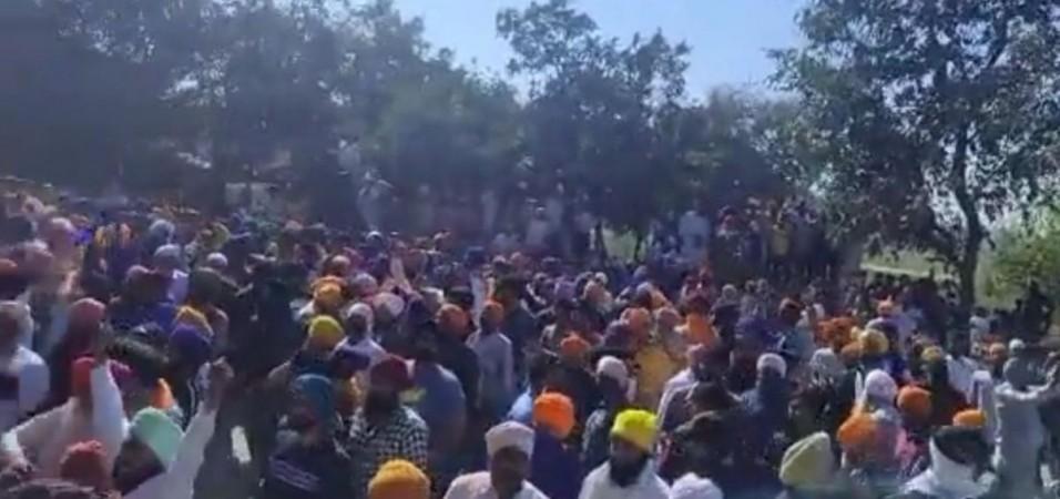 Supporters of Khalistan sympathiser Amritpal clash with police in Punjab Amritpal Singh