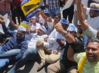 K'taka AAP protests in front of BJP office in Bengaluru condemning Sisodia's arrest.