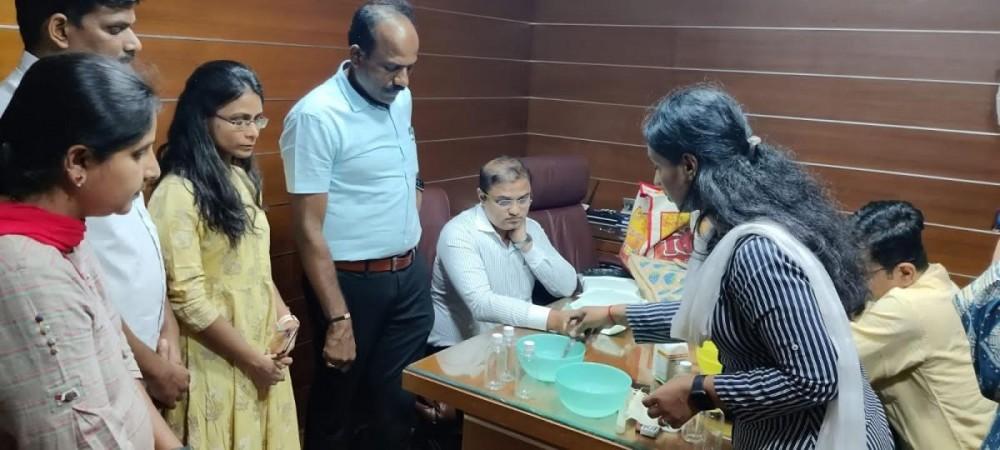 BJP MLA's son caught red-handed accepting Rs 40L bribe in poll-bound K'taka [details]