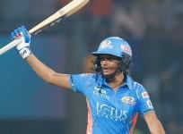 Harmanpreet's 65 powers Mumbai Indians to 207/5 against Gujarat Giants in opener