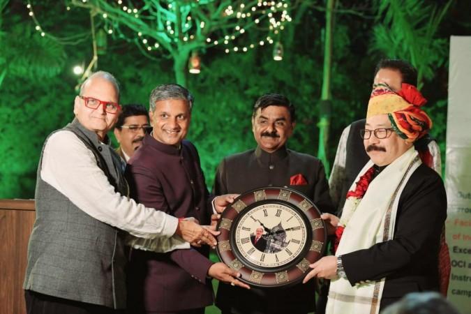 Vader Charitable Trust presented clock to Harsh Vardhan Shringla in Jodhpur Vader Charitable Trust presented clock to Harsh Vardhan Shringla