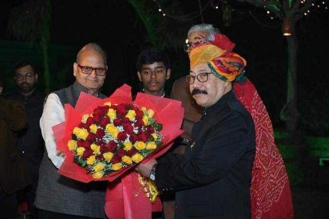 Prem Bhandari presents a bouquet of flowers to Harsh Vardhan Shringla in Jodhpur Prem Bhandari presents a bouquet of flowers to Harsh Vardhan Shringla in Jodhpur