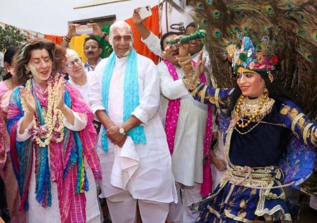 US Secretary of commerce, Ministers attend Holi celebrations at Rajnath's residence. US Secretary of commerce, Ministers attend Holi celebrations at Rajnath's residence
