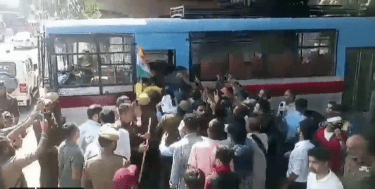 Protesting job aspirants