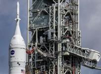 27 August 2022, US, Cape Canaveral: The Artemis I rocket sits on the launch pad at Kennedy Space Center, ahead of its expected launch on 29 August 2022.