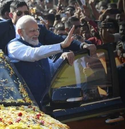 PM Modi arrives in K'taka, holds roadshow in Mandya PM Modi arrives in K'taka, holds roadshow in Mandya