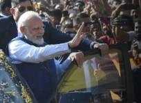 PM Modi arrives in K'taka, holds roadshow in Mandya