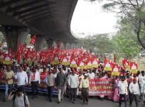 Maha farmers spurn CM's dole, start Nashik-Mumbai 'long march'
