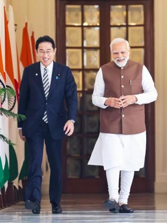 PM Modi holds bilateral talks with Japanese counterpart Kishida, thanks him for G7 summit invite PM Modi holds bilateral talks with Japanese counterpart Kishida, thanks him for G7 summit invite