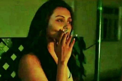 Rani Mukherjee Smoking Rani Mukherjee Smoking