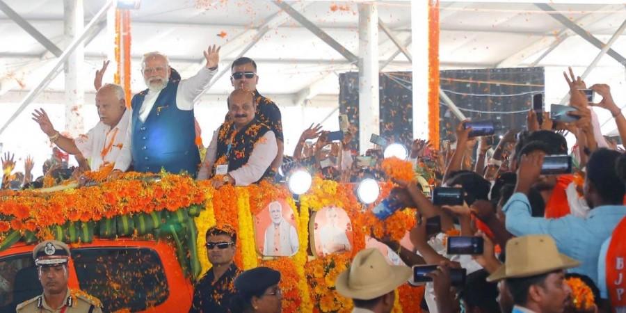 Davanagere : Prime Minister Narendra Modi with CM Basavaraj Bommai and BJP leaders during Vijaya Sankalpa Maha Sangama, in Davanagere on Saturday, March 25, 2023. Davanagere : Prime Minister Narendra Modi with CM Basavaraj Bommai and BJP leaders during Vijaya Sankalpa Maha Sangama, in Davanagere on Saturday, March 25, 2023.