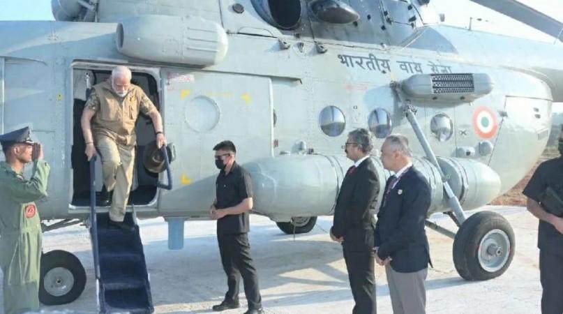 PM Modi goes on jungle safari in Bandipur National Park PM Modi goes on jungle safari in Bandipur National Park
