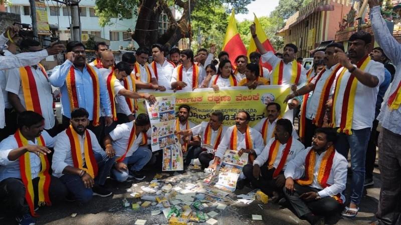 Kannada activists throw Amul products to street, stage protest in B'luru, warn they won't allow Amul to sell. Kannada activists throw Amul products to street, stage protest in B'luru, warn they won't allow Amul to sell.