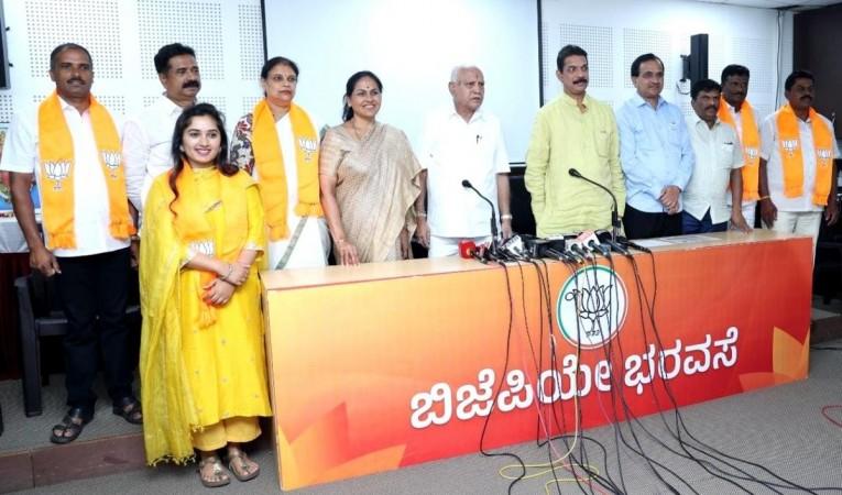 Veteran Congress leader Kagodu Thimmappa's daughter joins BJP in K'taka Veteran Congress leader Kagodu Thimmappa's daughter joins BJP in K'taka